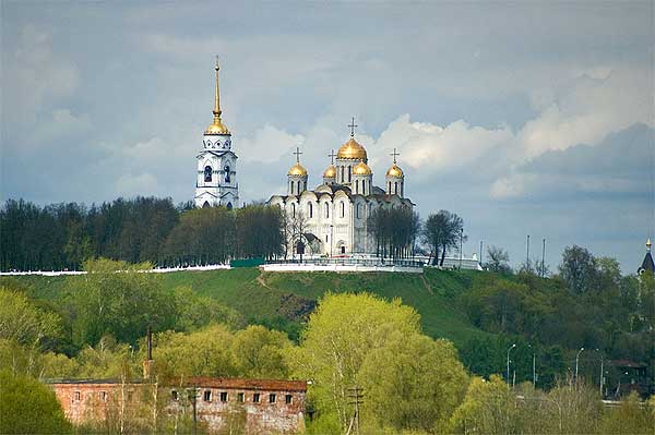 Успенский собор во Владимире с реки