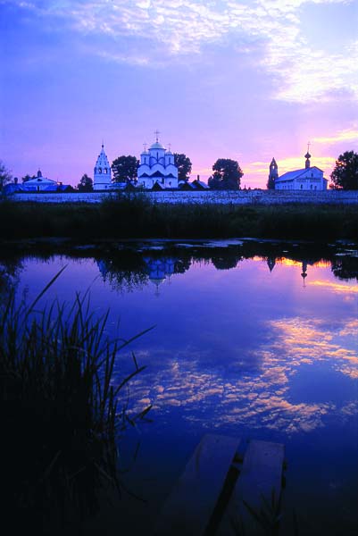    .  .  /  Pokrovsky monastery.  Suzdal.